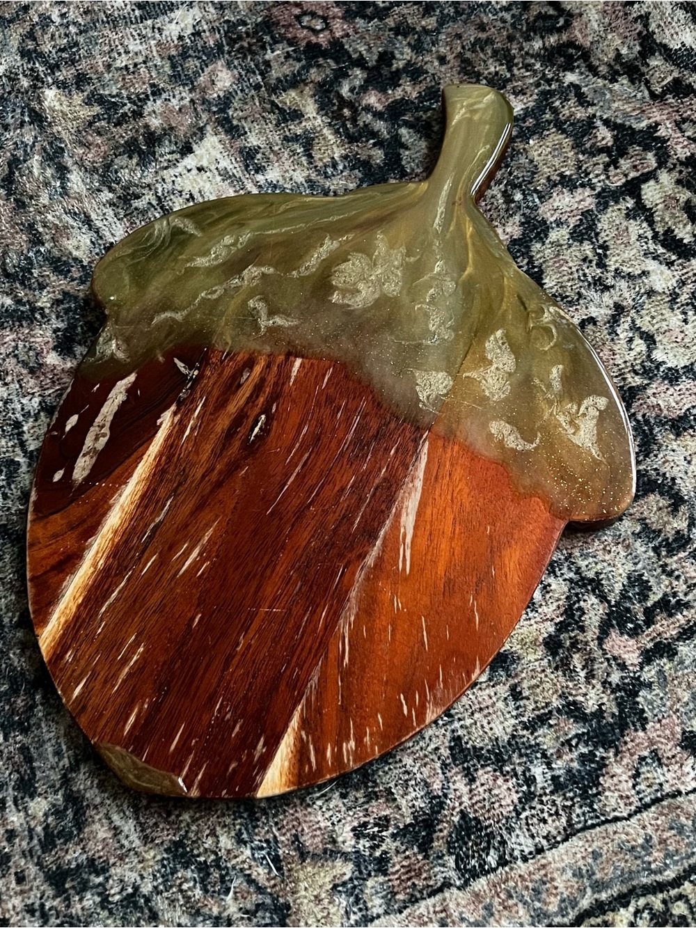 Handmade Wood & Resin Acorn board - Picture 2 of 8